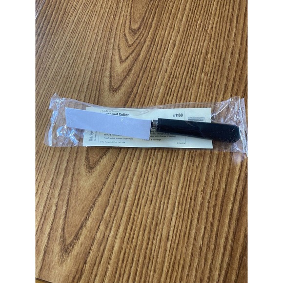 The Pampered Chef #1160 V Shaped Cutter Fruits Vegetables Garnish Tool Knife NEW - Picture 3 of 6